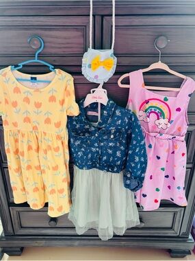 LIKE NEW 4t/5t girls clothing bundle! And small toddler purse